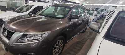 Nissan / Pathfinder 2016