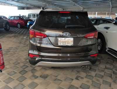  Hyundai / Santa Fe 2016 for Sale in Dammam