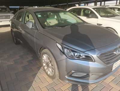  Hyundai / Sonata 2017 for sale in Dmmam