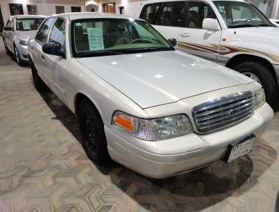  Ford / Crown Victoria 2012