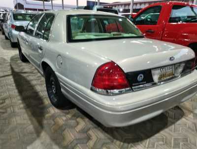  Ford / Crown Victoria 2012