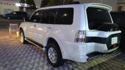  Mitsubishi / Pajero 2015 for Sale in Dammam 