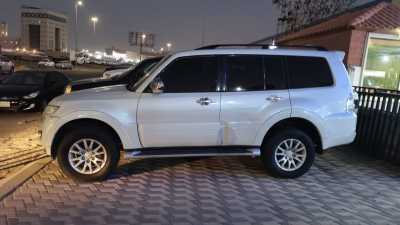  Mitsubishi / Pajero 2015 for Sale in Dammam 