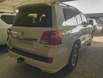 Toyota / Land Cruiser v8 GXR 2015