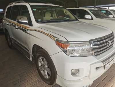  Toyota / Land Cruiser v8 GXR 2015