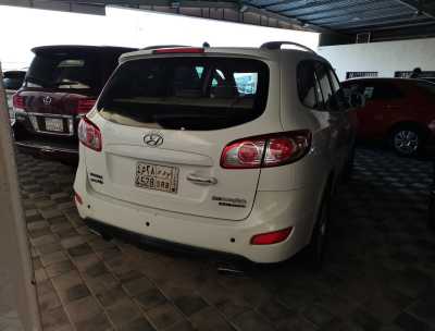  Hyundai / Santa Fe 2011 for sale in Dammam