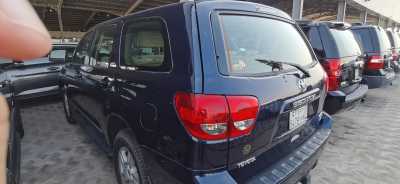  Toyota / Sequoia 2010 for Sale in Dammam