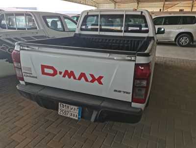  Isuzu / D-Max 2014 for Sale in Dammam used
