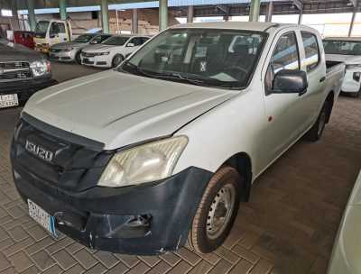  Isuzu / D-Max 2014 for Sale in Dammam used