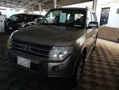  Mitsubishi / Pajero 2010 for Sale in Dammam