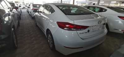  Hyundai / Elantra 2018
