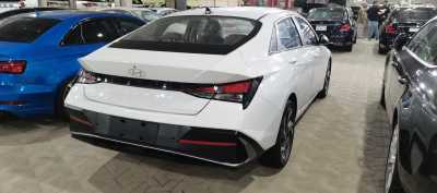  Hyundai / Elantra 2025
