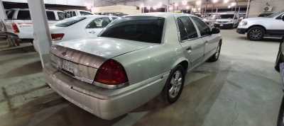  Ford / Crown Victoria 2011 