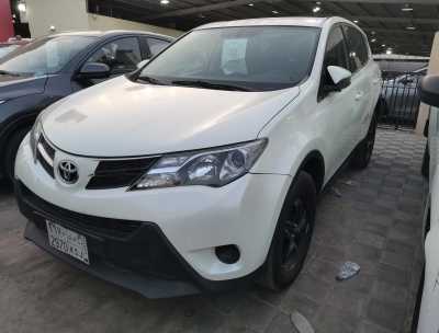  Toyota / RAV4 2014 for Sale in Dammam