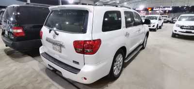 Toyota / Sequoia 2010