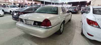  Ford / Crown Victoria 2011 