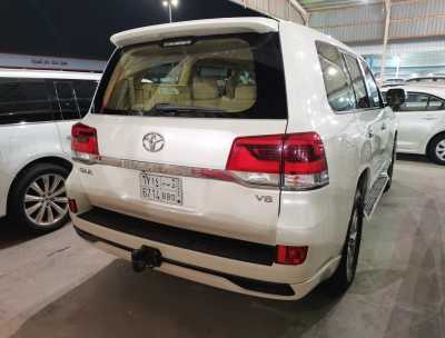  Toyota Land Cruiser 2017 for Sale in Dammam