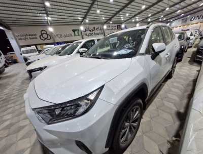 Toyota / RAV4 XLE For Sale in Saudi Arabia