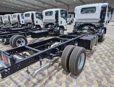  Isuzu dyna new 4 ton truck for sale in dammam