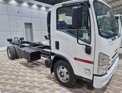  Isuzu dyna new 4 ton truck for sale in dammam